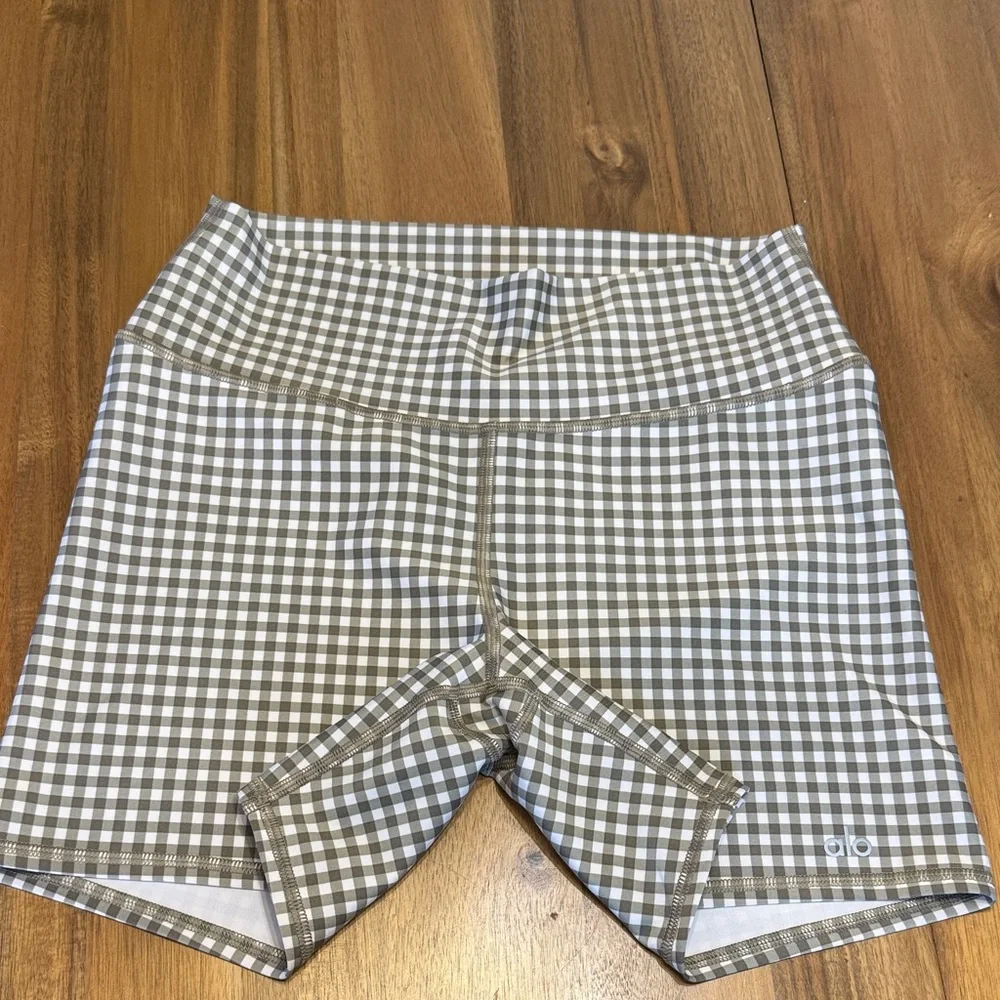 ALO Yoga Checkered Women's Bike Shorts - Picture 1 of 4